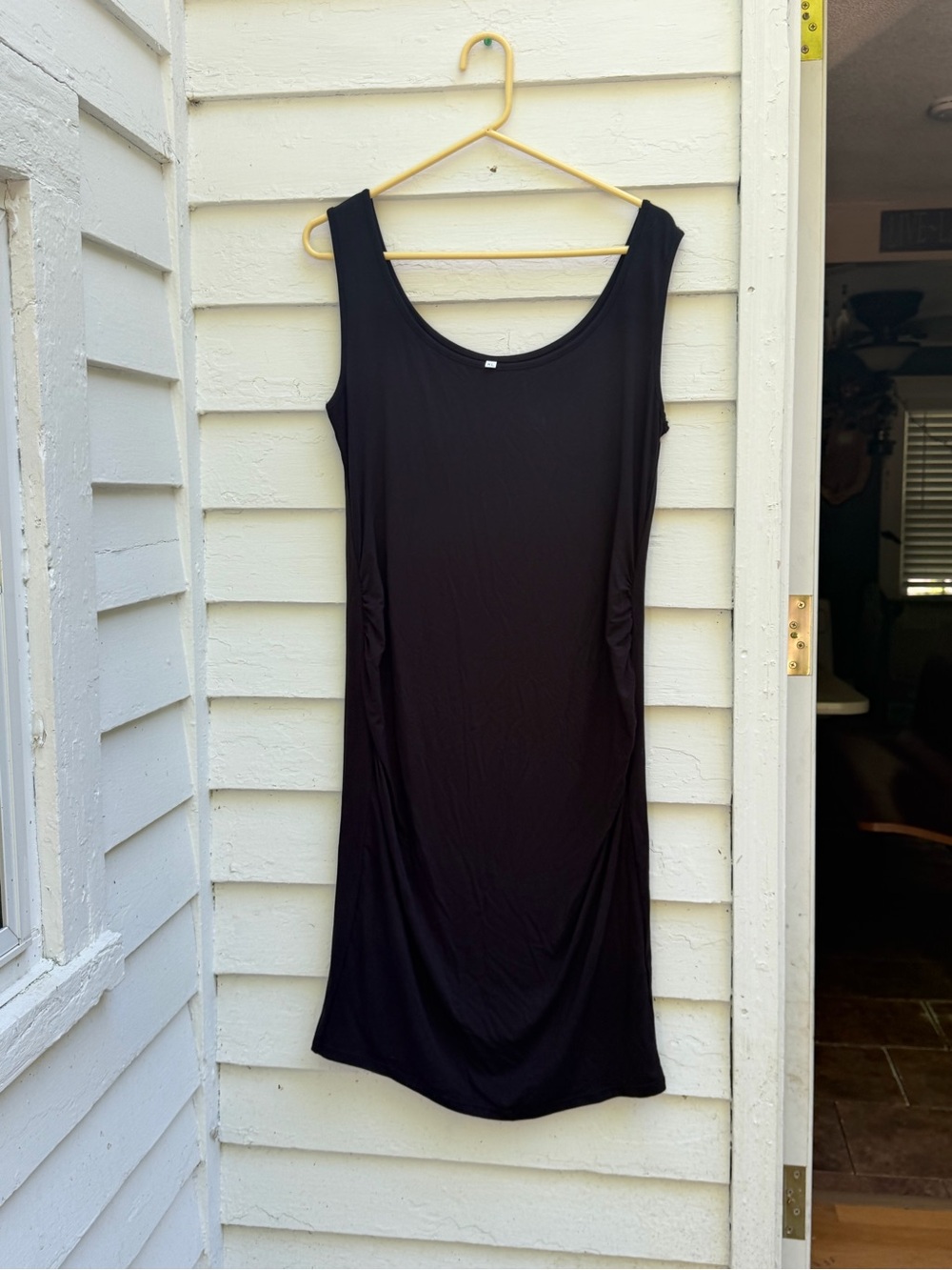 Womenโs Black Sleeveless Scoop Neck Dress Side Roucheing Body Hugging